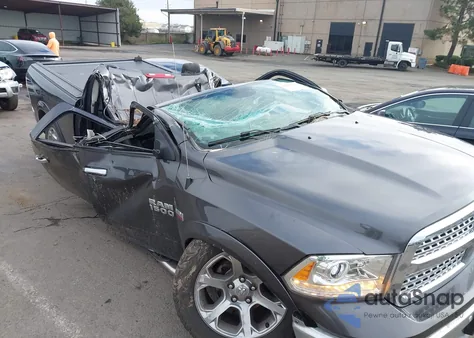 2017 Ram 1500 Laramie 4X4 6'4 Box z USA, uszkodzony, nr VIN 1C6RR7VT5HS690683